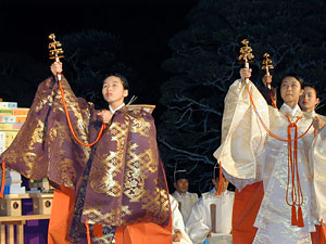 After every poem has been chanted the maidens return to close the festival.